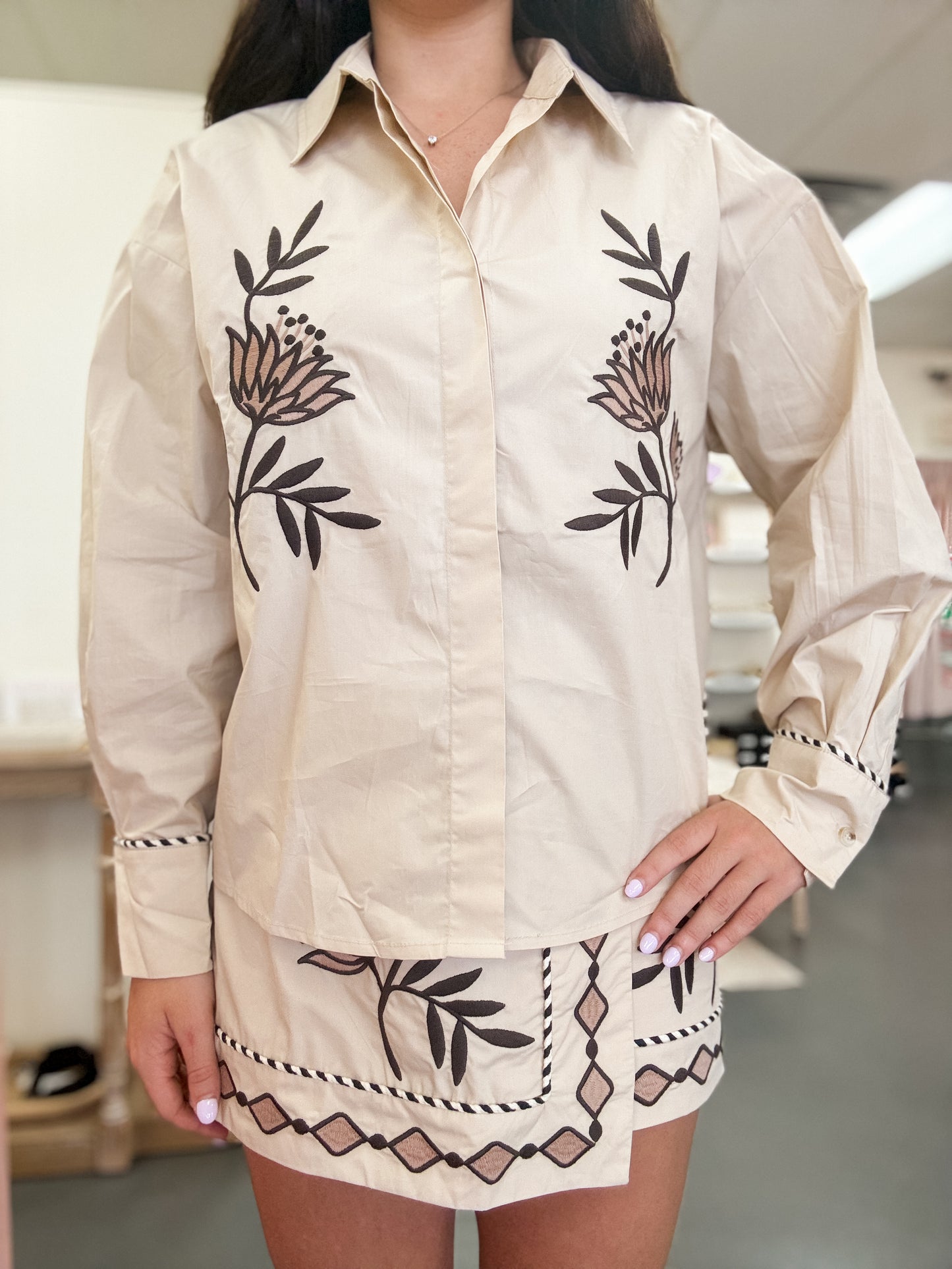 Out West Embroidered Taupe Set TOP