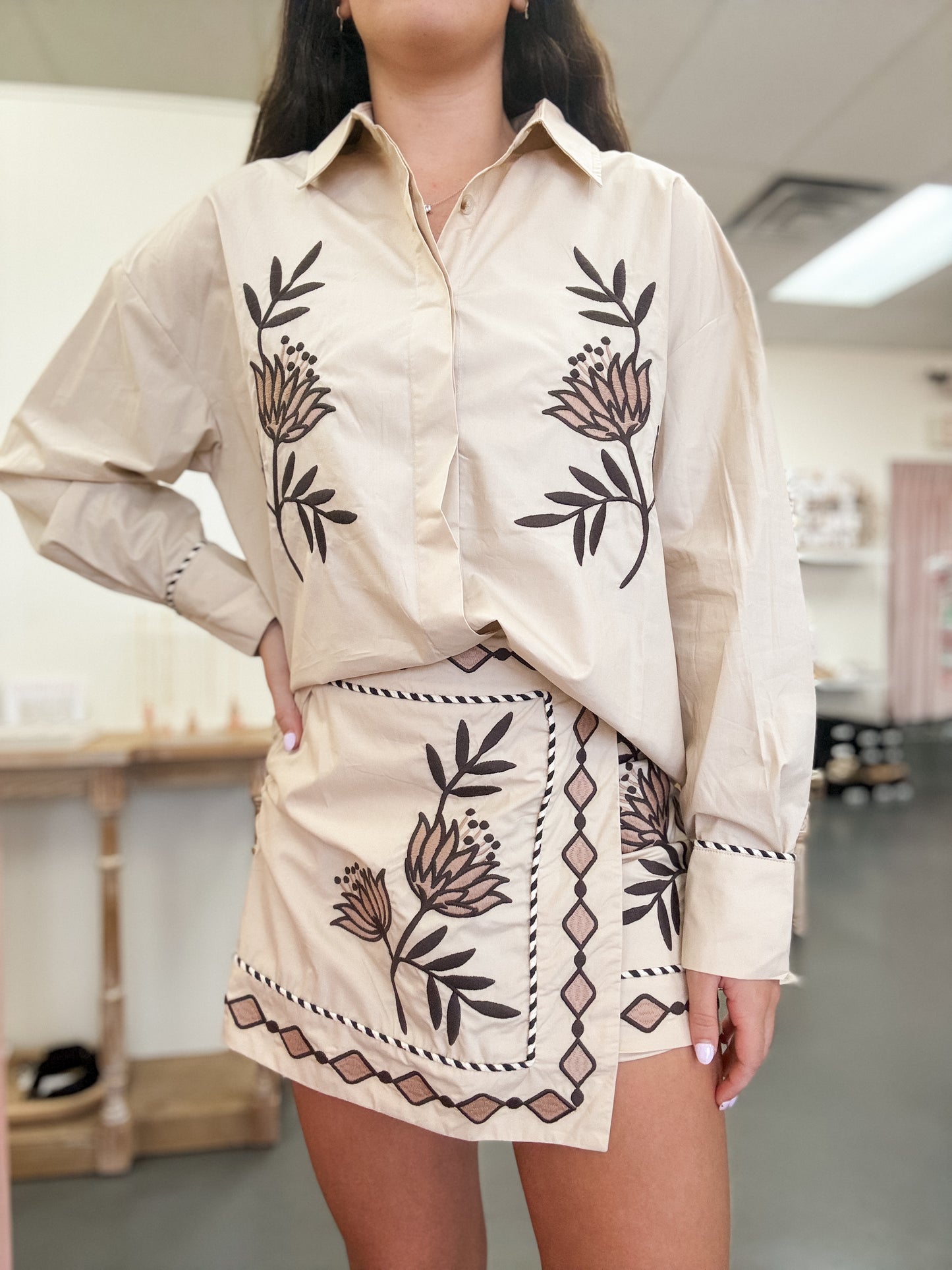 Out West Embroidered Taupe Set TOP